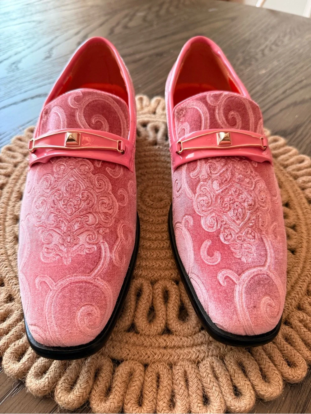 Mens Steven Land velvet loafers w/ a decorative buckle accent in Pink Sz 10